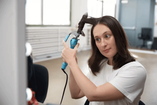 8 Best Curling Irons For Beach Waves And Reviews 2023